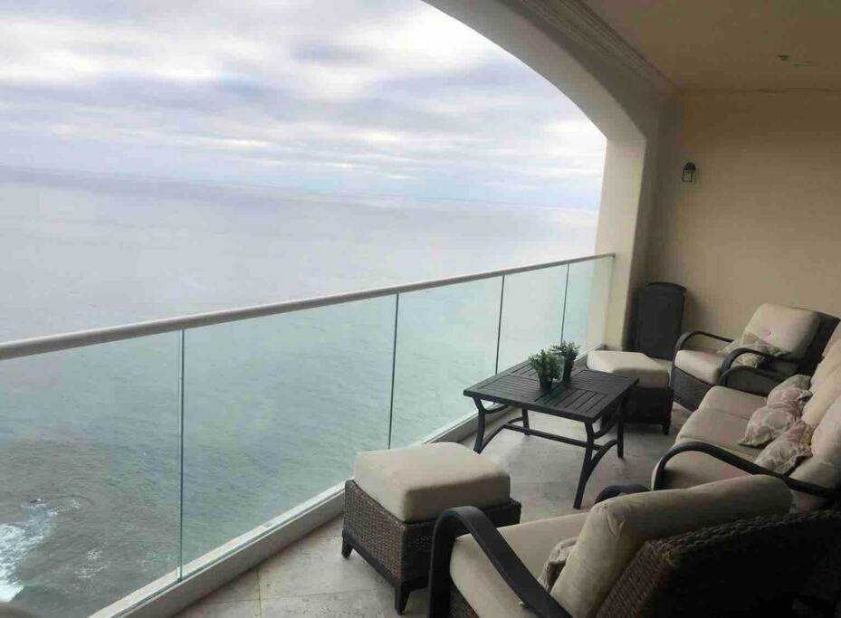 Apartment Ocean Front @ Olas Grand *